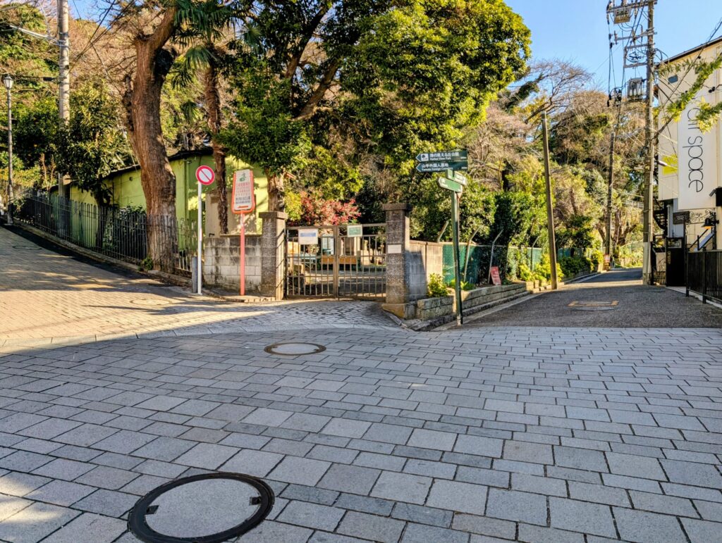 横浜元町の外国人墓地