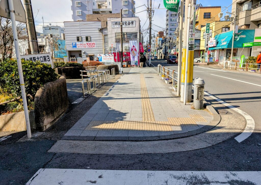 鶴ヶ峰　よろいばし