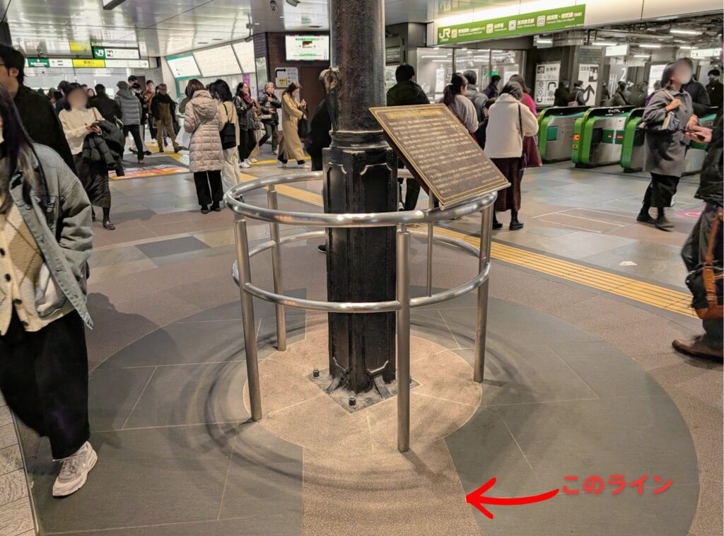 JR新橋駅の開業時の柱
烏森駅開業時の柱