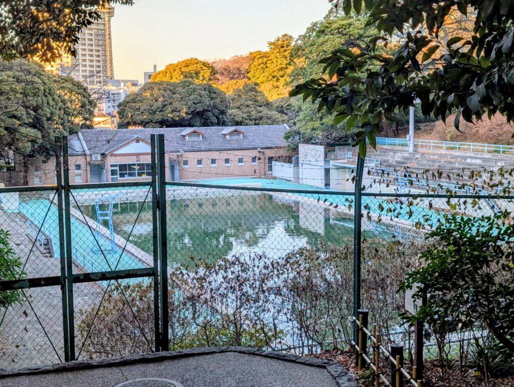 元町公園プール