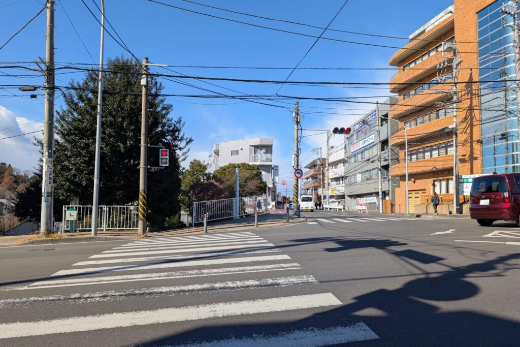 鶴ヶ峰駅入口交差点
