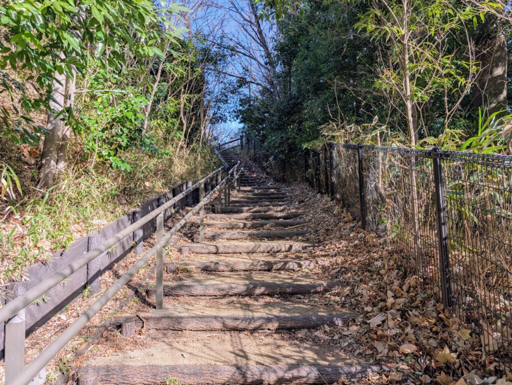茅ヶ崎城址公園 東郭への階段