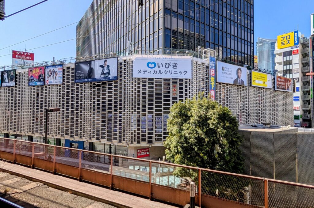 ニュー新橋ビルの外観