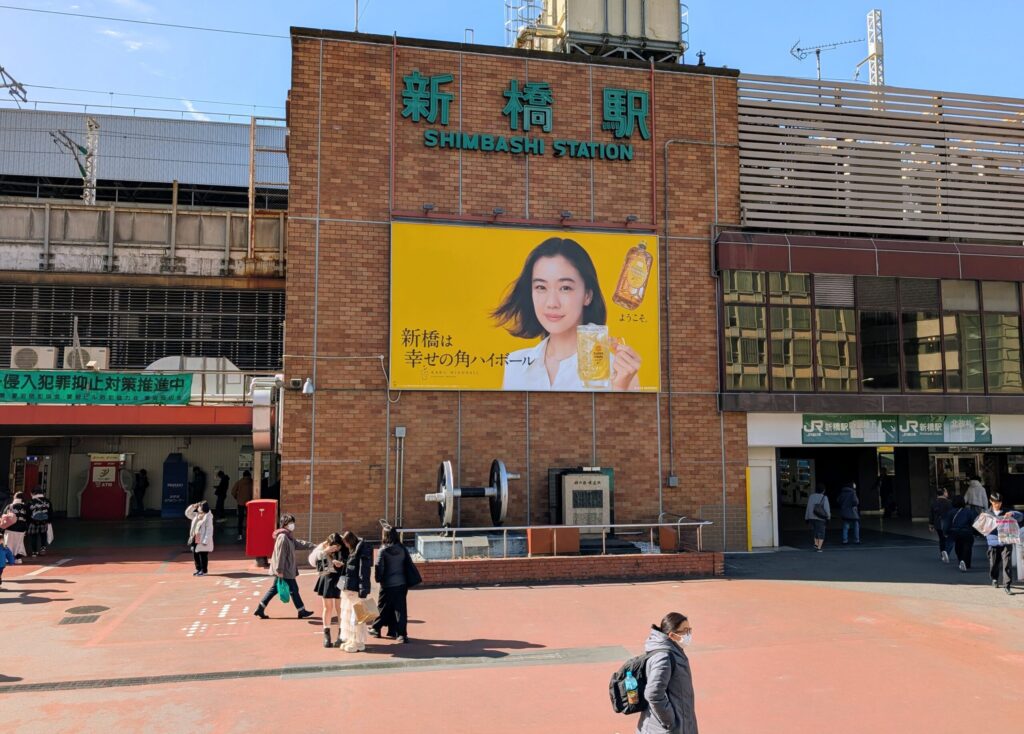 JR新橋駅の汐留口付近