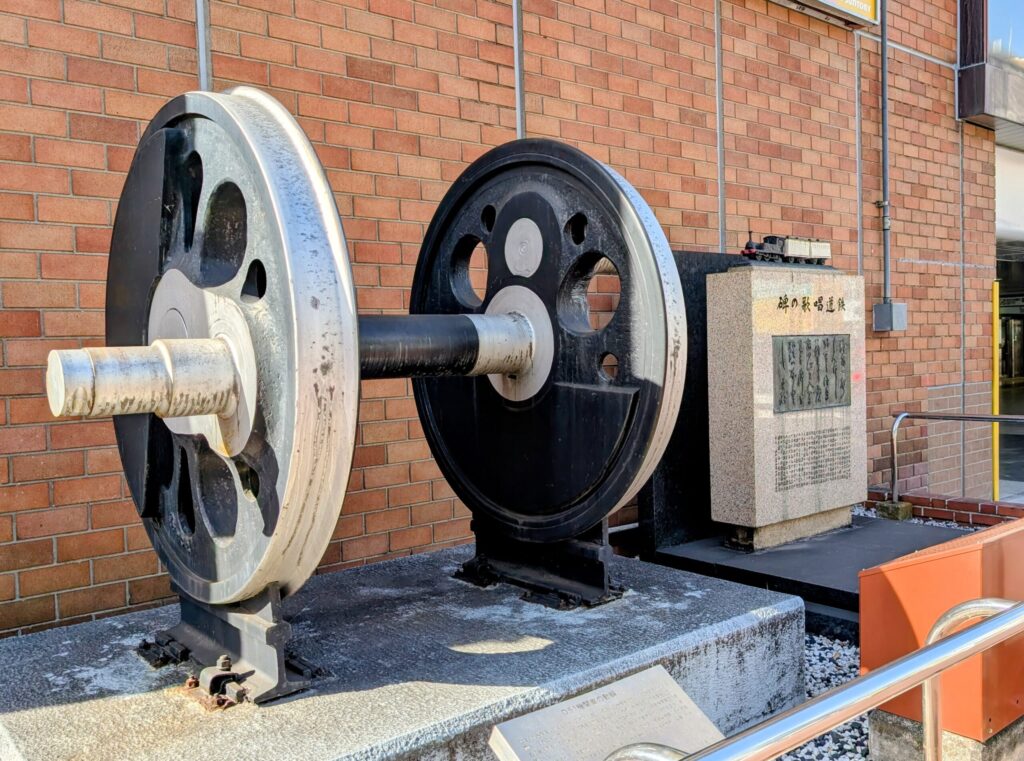 JR新橋駅
D51形機関車の動輪