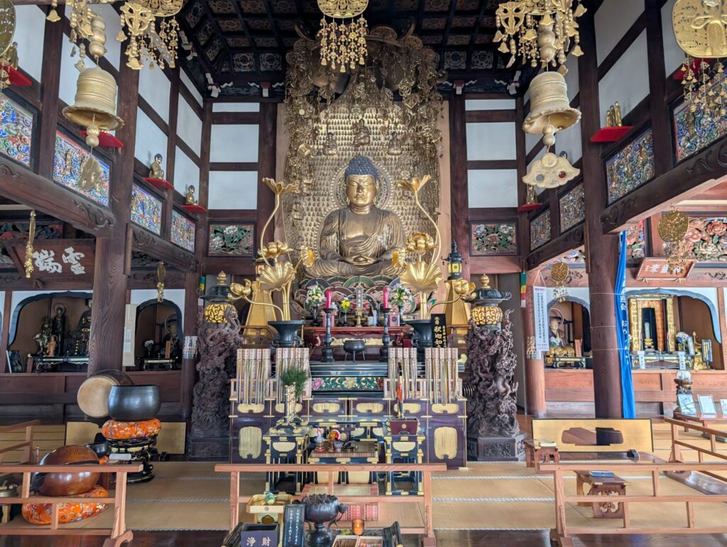 九品仏浄真寺の本尊・釈迦如来像