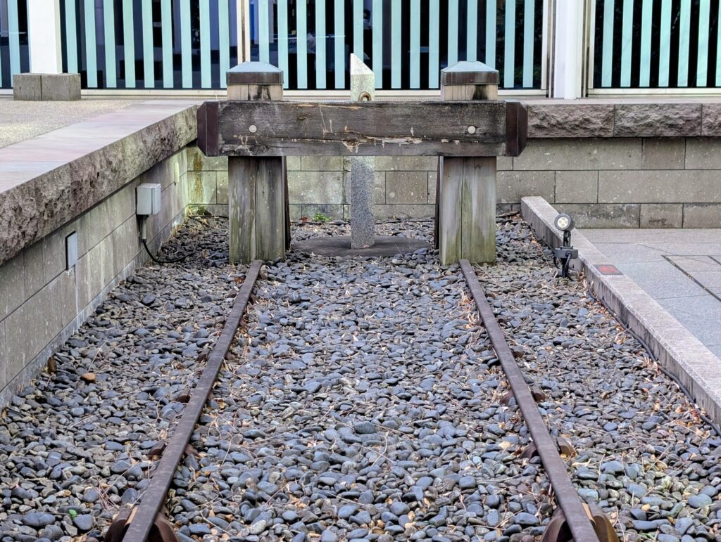 旧新橋停車場
創業当時のレール