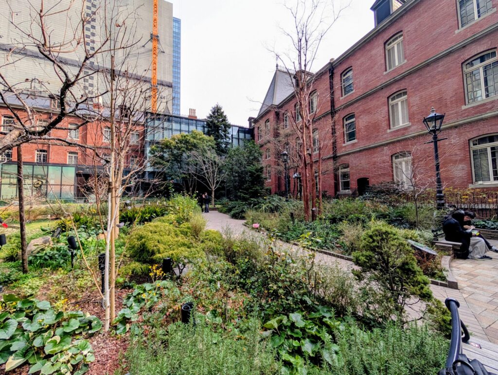 三菱一号館の中庭（一号館広場）