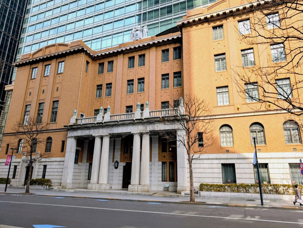 日本工業倶楽部会館の正面