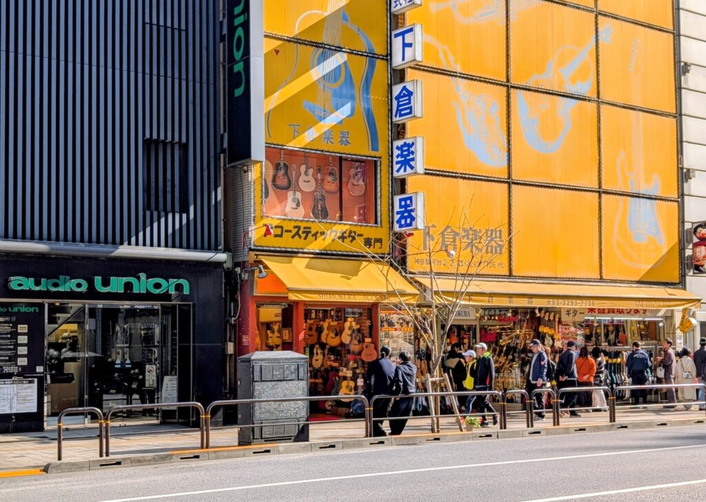 明大通り楽器店街