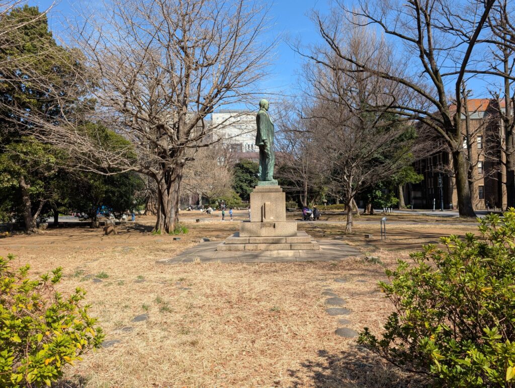 東京大学工学部１号館前の広場