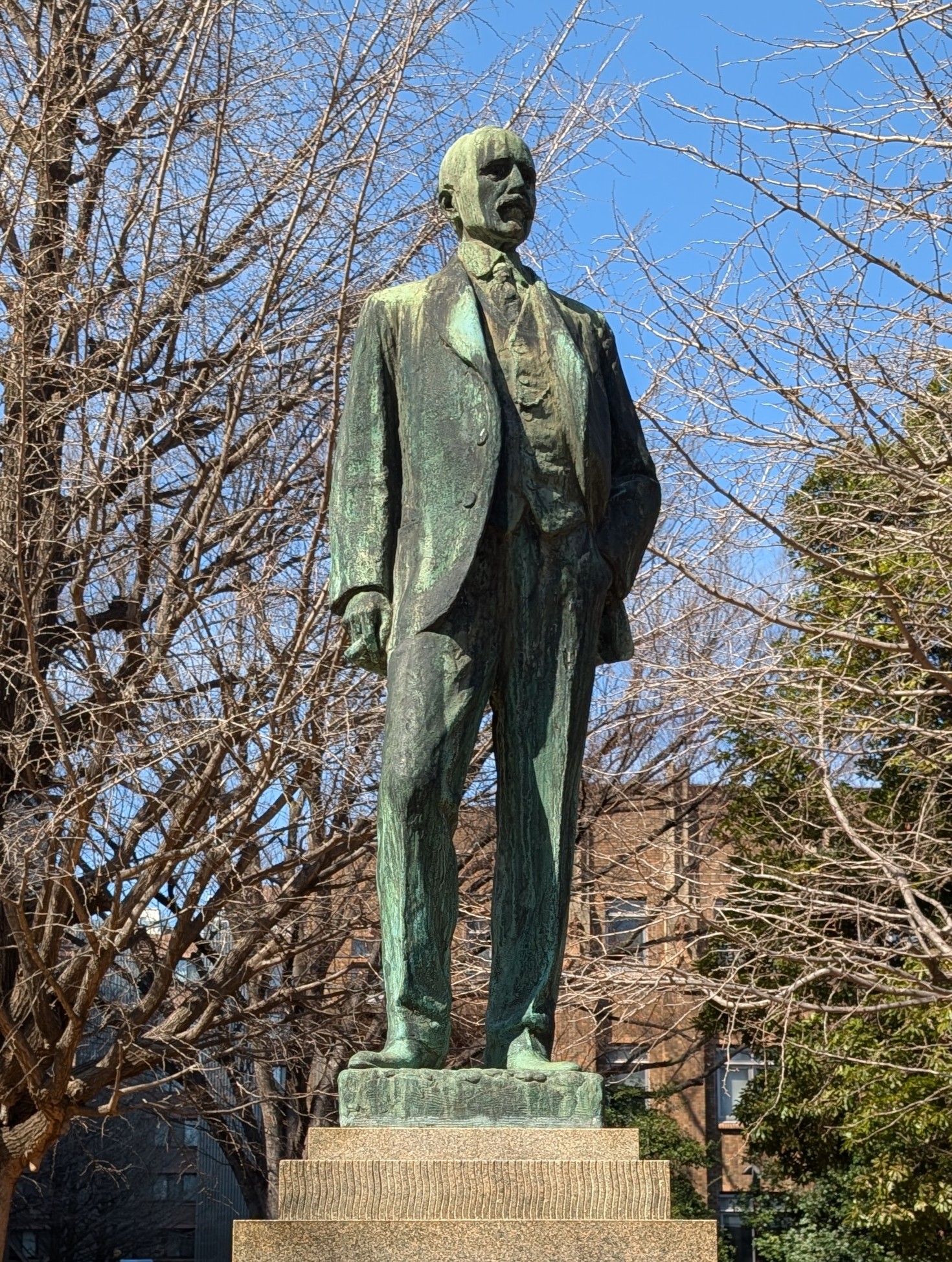 東京大学　ジョサイア・コンドルの銅像