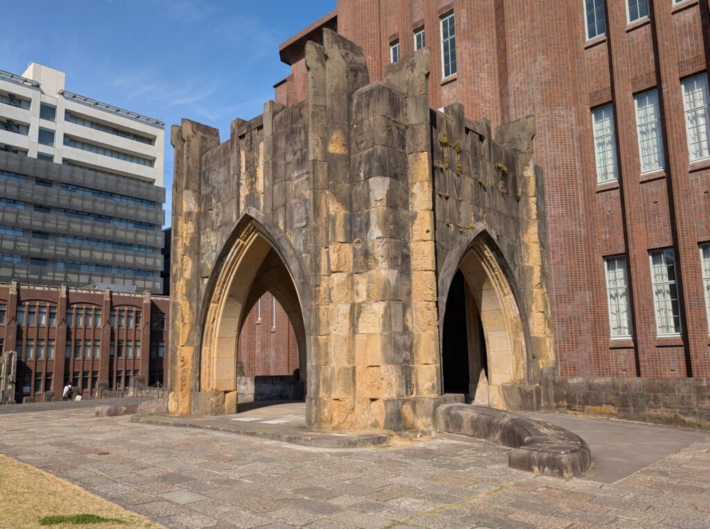 東京大学　安田講堂の入口