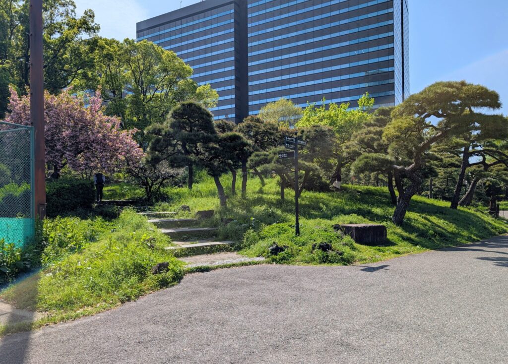 日比谷公園の三笠山