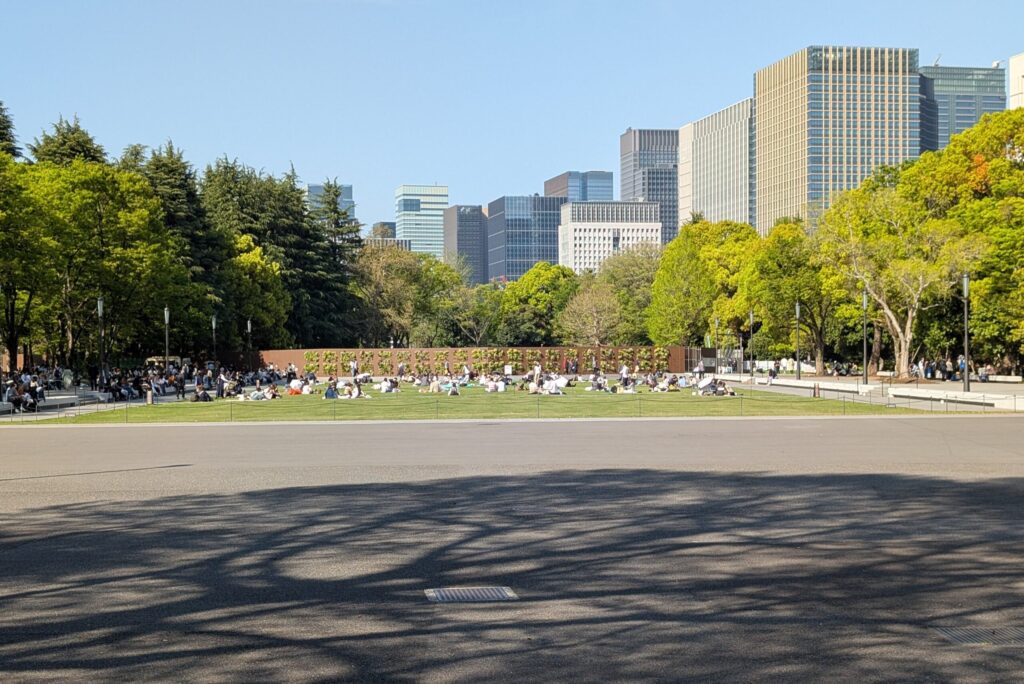 日比谷公園の芝庭広場