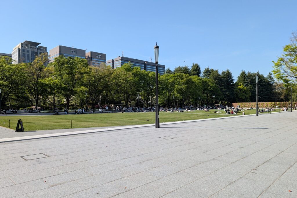 日比谷公園の芝庭広場