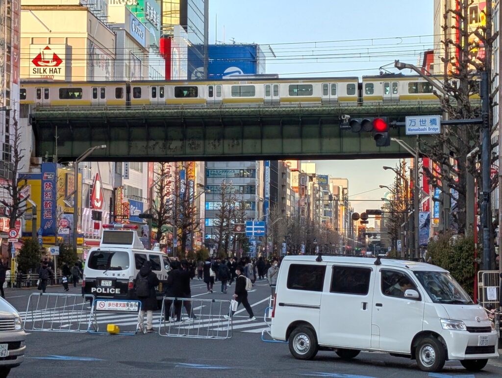 万世橋交差点
