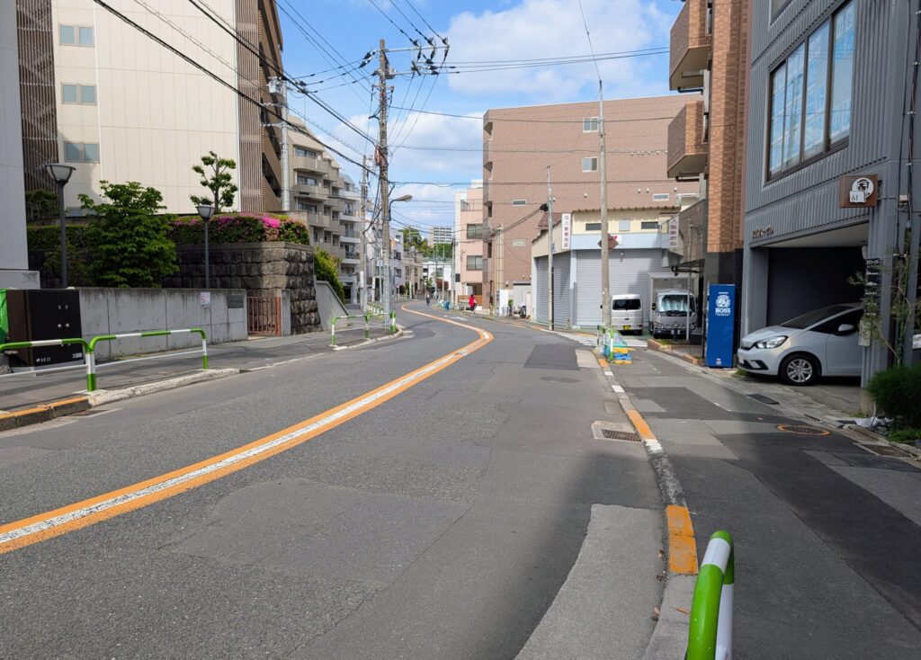 巻石通りが蛇行している場所