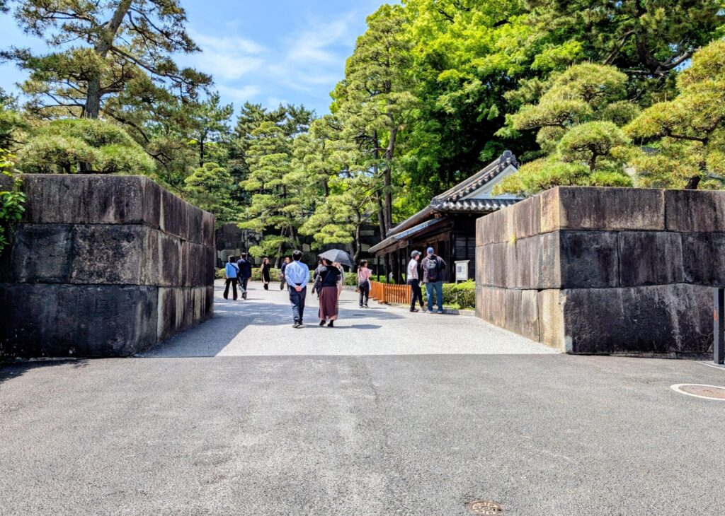 大手三の門跡と同心番所