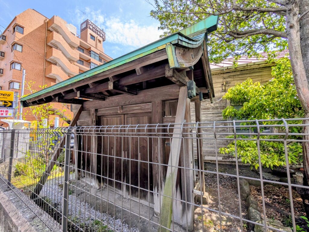 保土ヶ谷宿の本陣跡に残る門