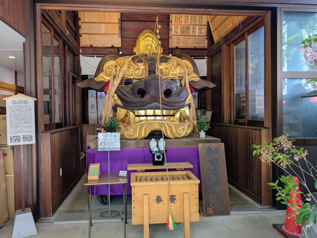 波除神社の厄除け天井大獅子