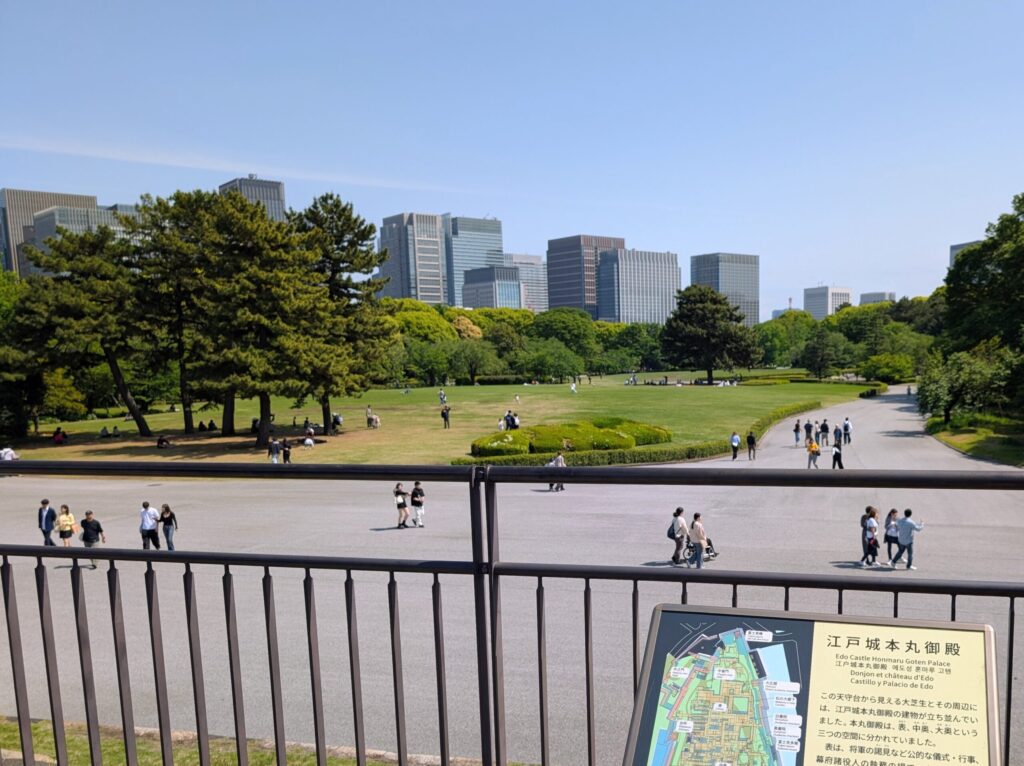 江戸城天守台から本丸御殿方面の眺望