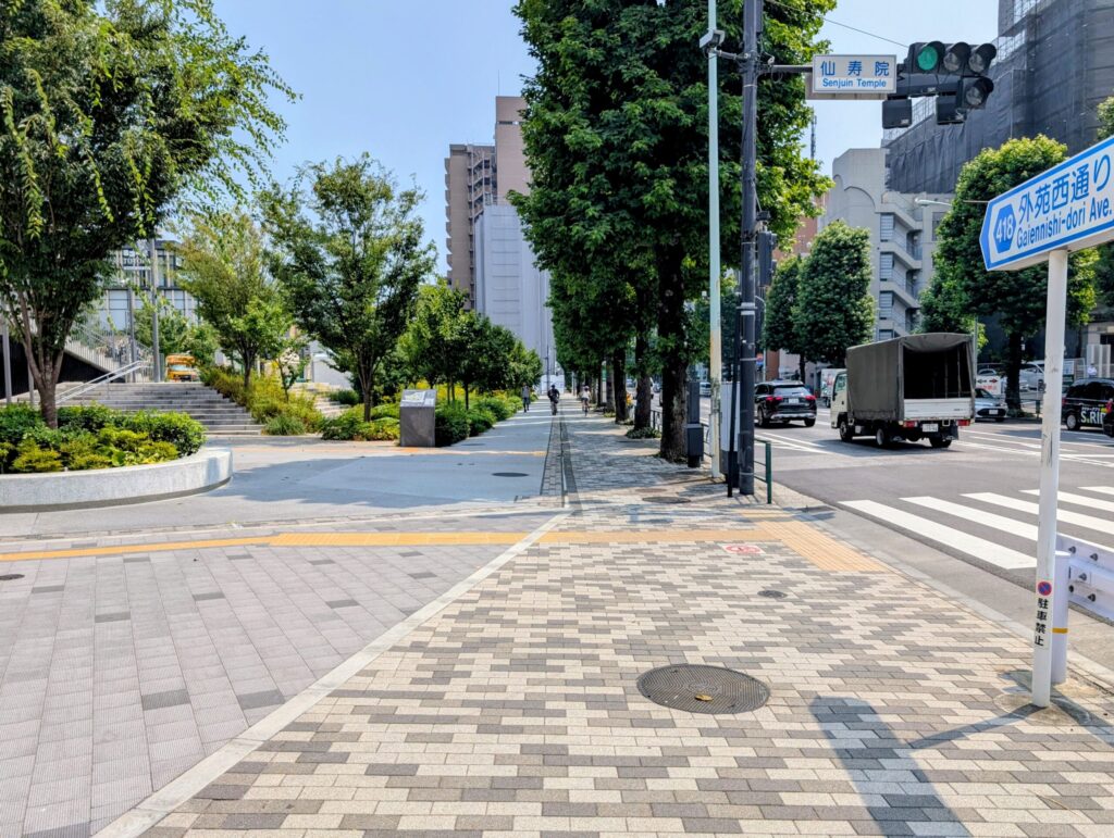 都立明治公園脇の遊歩道