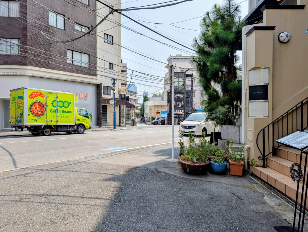 渋谷川暗渠
原宿橋の親柱の手前