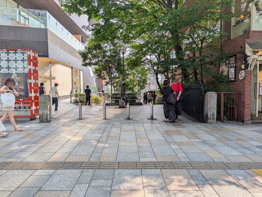 参道橋の親柱（渋谷側）
キャットストリート
渋谷川暗渠