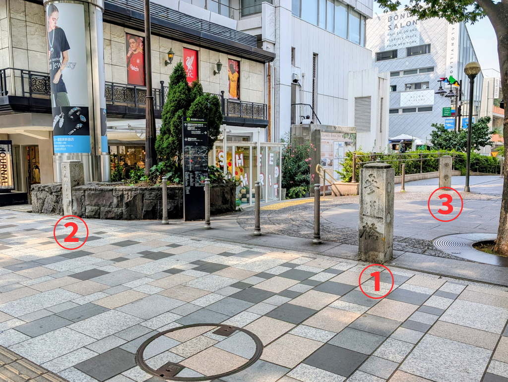 表参道まちかど広場
渋谷川暗渠
キャットストリート
参道橋の親柱（原宿側）